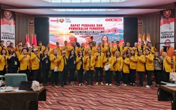 PANASKAN MESIN PARTAI: Seluruh jajaran pengurus DPD dan Korcab Hanura se-Sulut mengabadikan momen bersama pada agenda konsolidasi internal di Hotel Aryaduta Manado, Jumat (3/7/2026). (Foto: Istimewa)