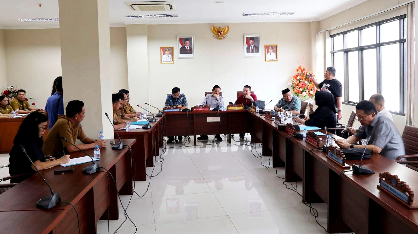 Sinergi Komisi III DPRD Sulut dan PLN bahas strategi penguatan sistem kelistrikan dan percepatan listrik di pulau-pulau kecil Sulawesi Utara. (Foto: Istimewa)