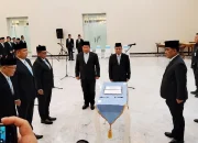 Terapkan meritokrasi, Gubernur Sulut Yulius Selvanus resmi melantik tiga pejabat pimpinan tinggi pratama (Eselon II) menjadi pejabat definitif di Graha Gubernuran, Selasa (7/7/2026). (Foto: Ridho L Tobing)