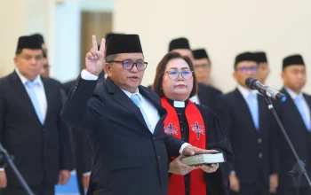 Welliam Niklas Silangen, S.Sos., M.Si. saat mengucapkan sumpah jabatan sebagai Sekretaris DPRD (Sekwan) Provinsi Sulut definitif di hadapan Gubernur Yulius Selvanus di Graha Gubernuran Bumi Beringin, Manado, Selasa (7/7/2026). (Foto: Dok. Istimewa)