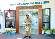 Gubernur Sulut, Mayjen TNI (Purn) Yulius Selvanus SE, saat meresmikan unit Layanan Hemodialisis RSMN Bitung. (Foto: Istimewa)
