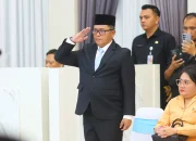 Welliam Niklas Silangen, S.Sos., M.Si. saat mengikuti prosesi pelantikan sebagai Sekretaris DPRD Sulut definitif. Silangen berkomitmen memperkuat komunikasi dua arah guna menjaga keharmonisan eksekutif dan legislatif. (Foto: Istimewa)