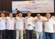 Walikota Bitung Hengky Honandar, SE (ketiga dari kanan) ditetapkan secara aklamasi sebagai Ketua Umum KONI Kota Bitung masa bakti 2026–2030 dalam Musorkot di Favehotel Bitung, Jumat (17/7/2026). (Foto: Istimewa)