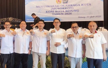 Walikota Bitung Hengky Honandar, SE (ketiga dari kanan) ditetapkan secara aklamasi sebagai Ketua Umum KONI Kota Bitung masa bakti 2026–2030 dalam Musorkot di Favehotel Bitung, Jumat (17/7/2026). (Foto: Istimewa)
