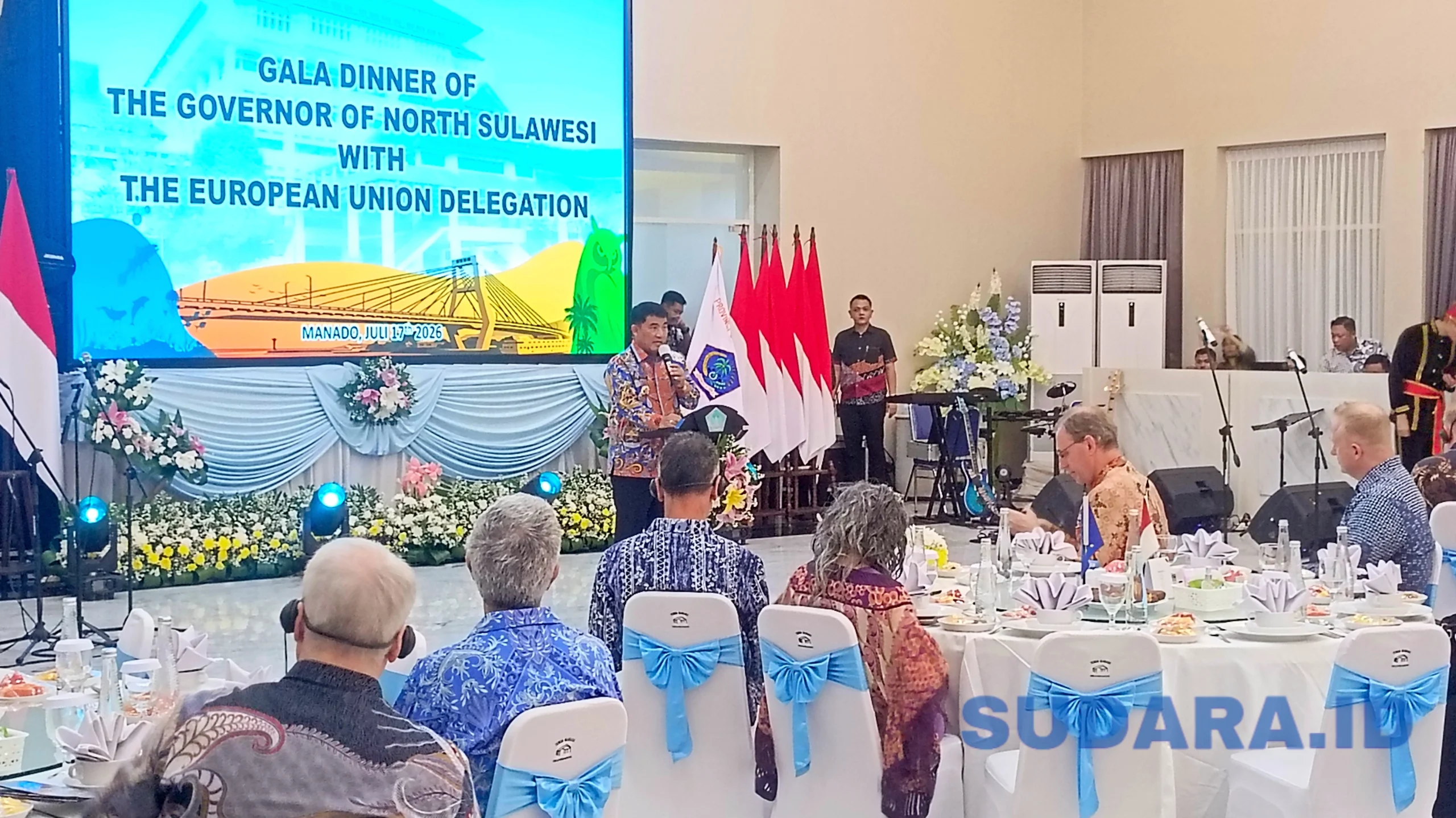 Gubernur Sulut, Mayjen TNI (Purn) Yulius Selvanus SE saat secara terbuka mengutarakan kesiapan Sulawesi Utara sebagai Tuan Rumah Konferensi Keanekaragaman Hayati PBB (UN CBD COP) pada tahun 2030 mendatang, saat gelar Gala Dinner bersama Delegasi Uni Eropa di Wisma Negara Bumi Beringin Manado, Jumat (17/7/2026). (Foto: Ridho L Tobing)