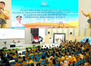 Gubernur Sulut, Mayjen TNI (Purn) Yulius Selvanus SE, memberikan arahan tegas terkait pencegahan kekerasan sekolah dan transparansi anggaran dalam pertemuan bersama Kepala SMA, SMK, dan SLB se-Sulut di Manado, Senin (20/7/2026). (Foto: Istimewa)