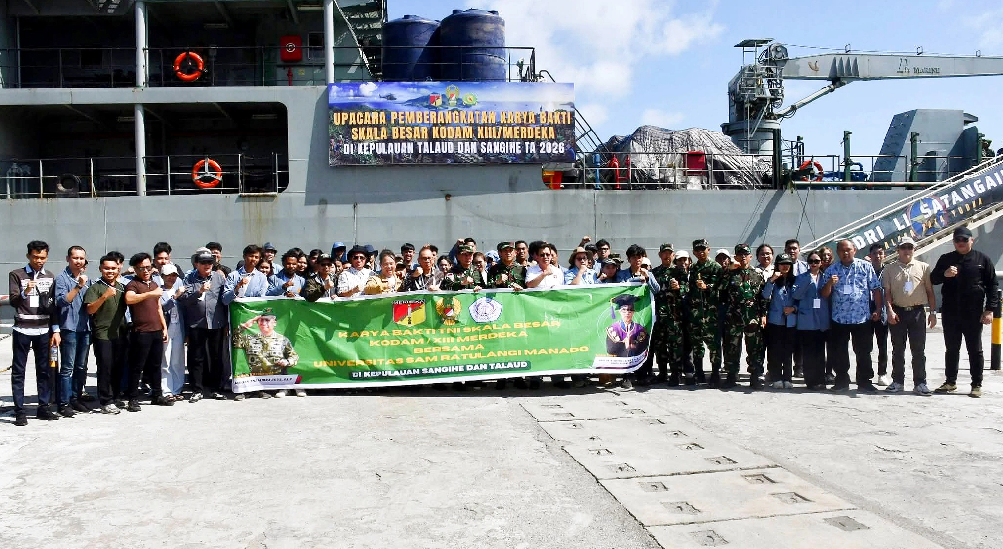 Civitas akademika Unsrat bersama prajurit Kodam XIII/Merdeka bersiap bertolak menuju Kepulauan Sangihe dan Talaud dari Dermaga Pelabuhan Samudera Bitung, Sulawesi Utara, Sabtu (11/7/2026). (Foto: Istimewa)