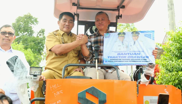 Gubernur Yulius Selvanus Salurkan Alsintan dan 43 Ton Benih Jagung di Minahasa