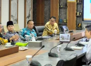 Walikota Bitung, Hengky Honandar, S.E., (paling kanan) yang juga menjabat sebagai Ketua Bidang Budaya Bahari Dewan Pengurus ASPEKSINDO, saat audiensi bersama Kementerian Kelautan dan Perikanan (KKP) di Jakarta, Selasa (28/7/2026). (Foto: Istimewa)