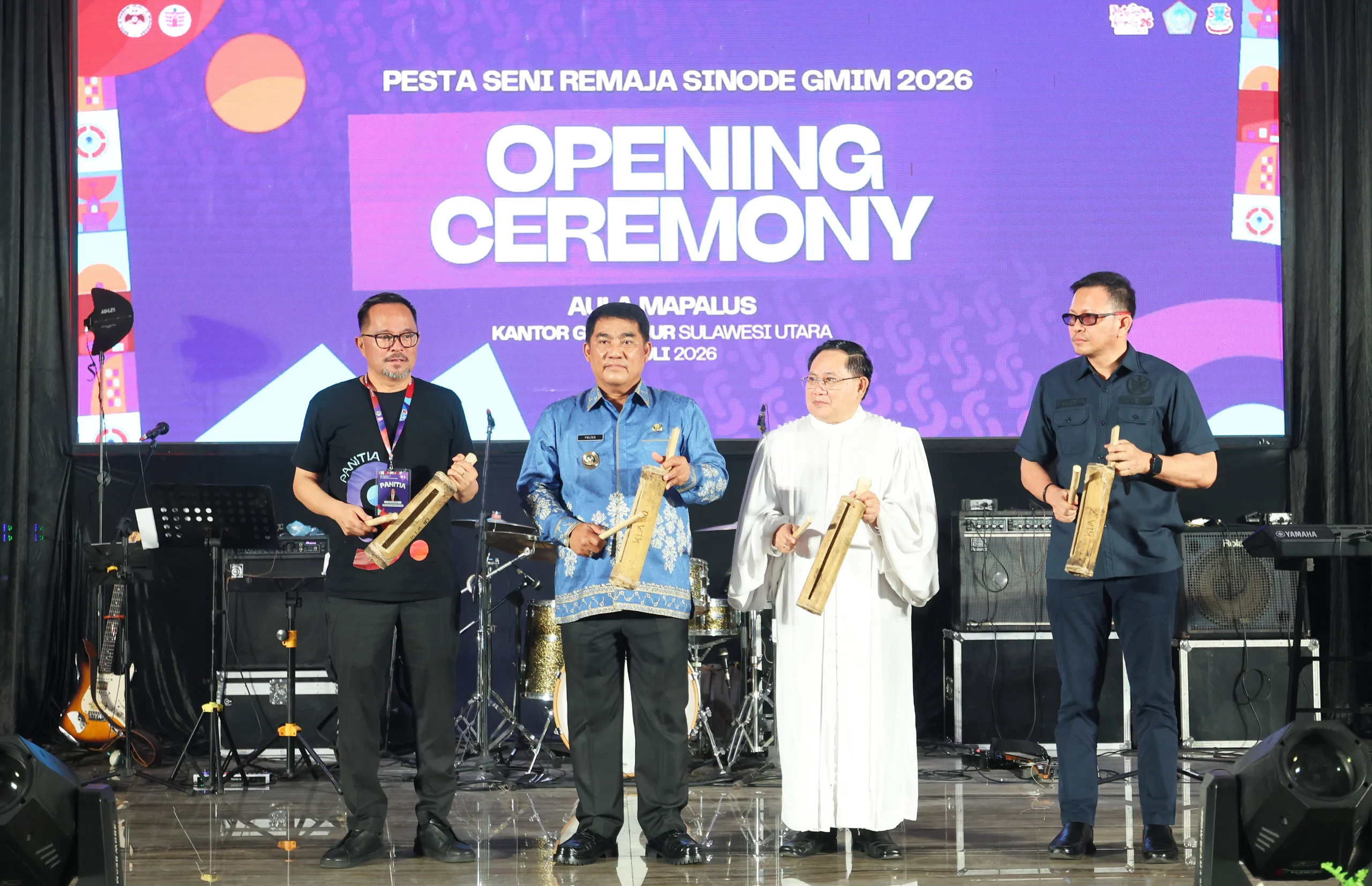 Gubernur Yulius Selvanus secara resmi membuka Pesta Seni Remaja (PSR) Sinode GMIM 2026 di Kantor Gubernur Sulawesi Utara, Manado, Selasa (28/7/2026). (Foto: Istimewa)