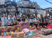 Pemprov Sulut menyalurkan bantuan kemanusiaan darurat bagi korban kebakaran di kawasan Asrama Gabungan Pakowa (Asgap) Manado. (Foto: Istimewa)