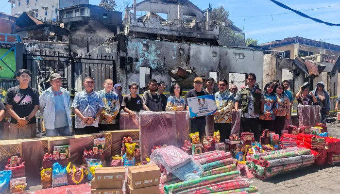 Gelar Bantuan Kemanusiaan, Gubernur Yulius Pastikan Negara Hadir ‘Dekap’ Korban Kebakaran Asgap Pakowa