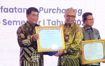 Gubernur Sulut, Mayjen TNI (Purn) Yulius Selvanus SE, secara resmi menerima penghargaan LKPP RI di Grand Ballroom JIExpo Kemayoran, Jakarta, Kamis (30/7/2026). (Foto: Istimewa)