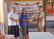 Hukum Tua Desa Kumelembuai Dua Stevan Polla SIP saat BLT kepada Keluarga Penerima Manfaat (KPM) bersumber dari Dana Desa (DD) Tahap Pertama Tahun Anggaran 2026.