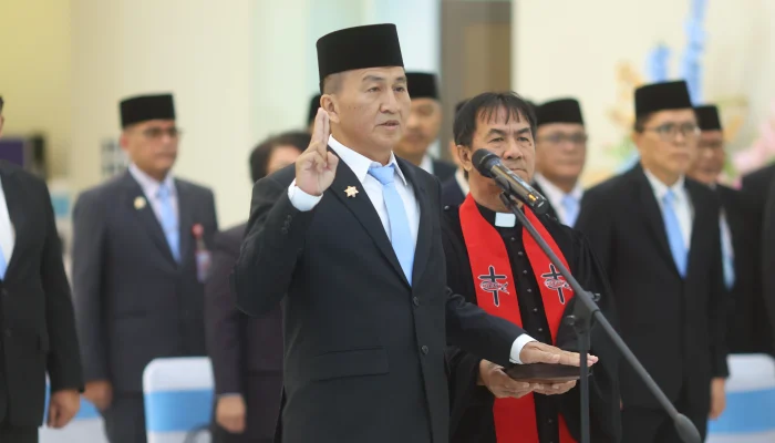 Gubernur Yulius Lantik Jahja Rondonuwu Kadis Pendidikan Sulut, Femmy Suluh Pimpin Dishub