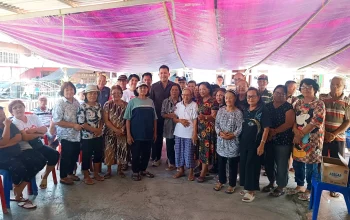 Ketua Komisi I DPRD Sulut, Braien Waworuntu, mendengarkan langsung aspirasi warga saat menggelar Reses II Tahun 2026 di Desa Tincep, Kecamatan Sonder, Minahasa, Selasa (4/8/2026). (Foto: Istimewa)