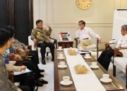 Gubernur Sulut Yulius Selvanus dan Menaker Prof. Yassierli memperkuat sinergi pengembangan SDM dan optimalisasi BLK di Sulawesi Utara. (Foto: Istimewa)
