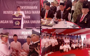 Walikota Bitung, Hengky Honandar, S.E. (kanan), menyaksikan Gubernur Sulawesi Utara, Mayjen TNI (Purn) Yulius Selvanus, S.E. (tengah), menyerahkan Surat Keputusan Remisi Umum kepada perwakilan warga binaan di Rutan Manado. Dalam arahannya, Gubernur mengajak mantan narapidana untuk menata masa depan dan ikut berkontribusi membangun Sulawesi Utara, 17 Agustus 2026. (Foto: Ridho L Tobing)