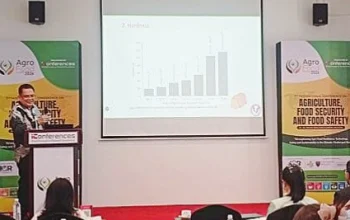 Assoc. Prof. Donald Pokatong mempresentasikan gagasan pemanfaatan komoditas lokal untuk menekan ketergantungan impor gandum dalam AgroFood 2026. (Foto: Istimewa)