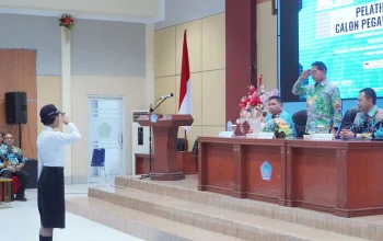 Walikota Bitung Hengky Honandar SE saat membuka Latsar CPNS 2026. Dalam arahannya, ia menegaskan ASN harus menanggalkan mentalitas ingin dilayani. (Foto: Istimewa)
