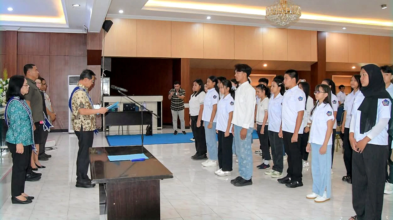 Walikota Bitung Hengky Honandar SE resmi melantik pengurus FAD Bitung dan mengintegrasikan peran 2P anak dengan layanan assessment psikologi di sekolah. (Foto: Istimewa)