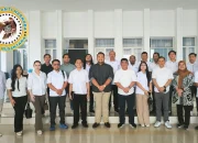 Standius Bara Prima (SBP) dan jajaran pengurus Garda Nusantara Sulut mengabadikan momen bersama Gubernur Sulut Mayjen TNI (Purn) Yulius Selvanus SE usai menyampaikan komitmen bersinergi dalam gerakan anti-narkoba di Manado, Sabtu (22/8/2026). (Foto: Istimewa)