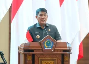Gubernur Sulut Yulius Selvanus memaparkan arah kebijakan dan penyesuaian postur Perubahan APBD 2026 di hadapan pimpinan dan anggota DPRD Sulawesi Utara, Senin (24/8/2026). (Foto: Istimewa)