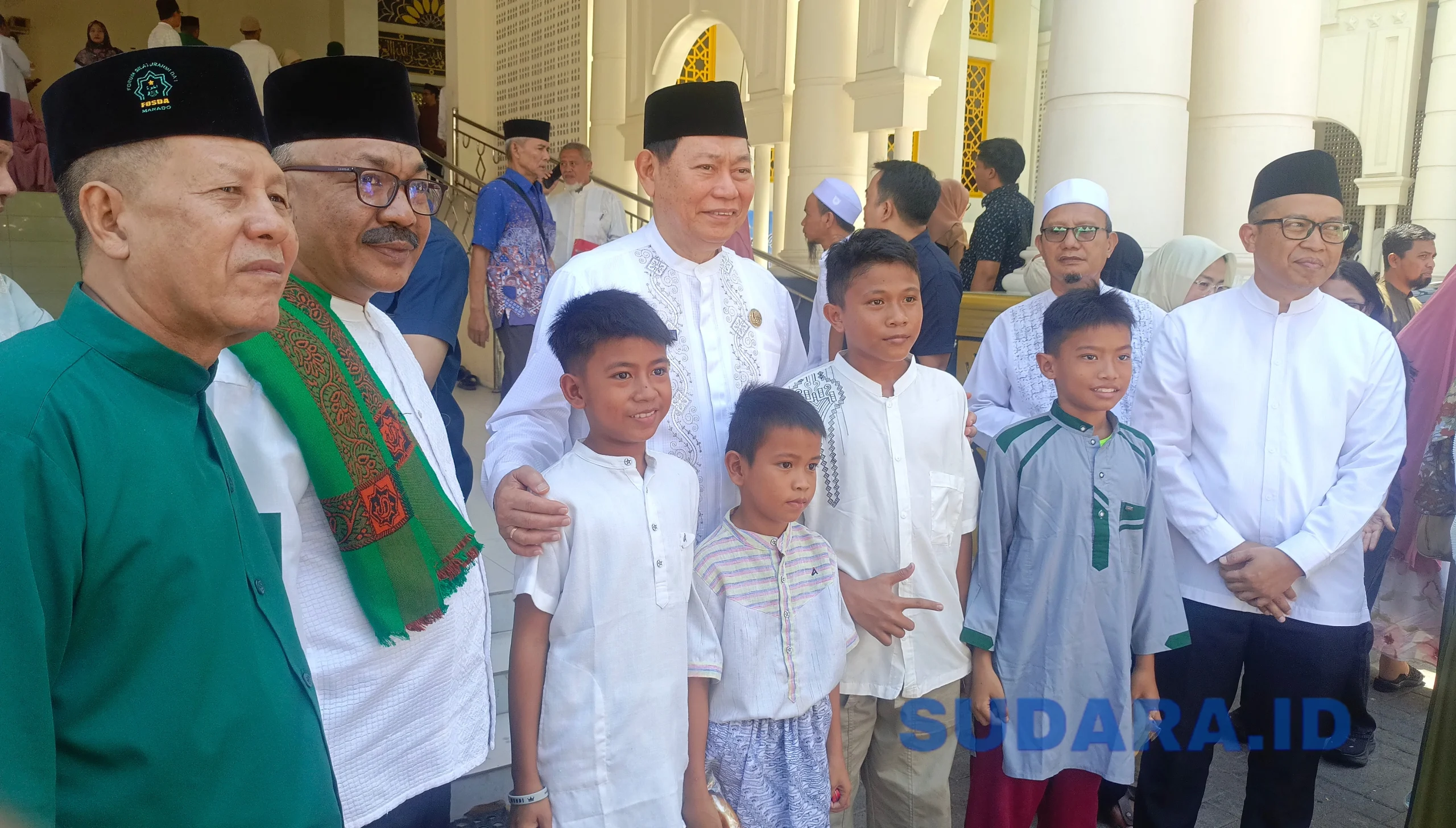 Wakil Gubernur Sulut, Dr J Victor Mailangkay SH MH saat menghadiri Acara Maulid Nabi Muhammad SAW di Masjid Raya Ahmad Yani Manado, Selasa (25/8/2026). (Foto: Ridho L Tobing)