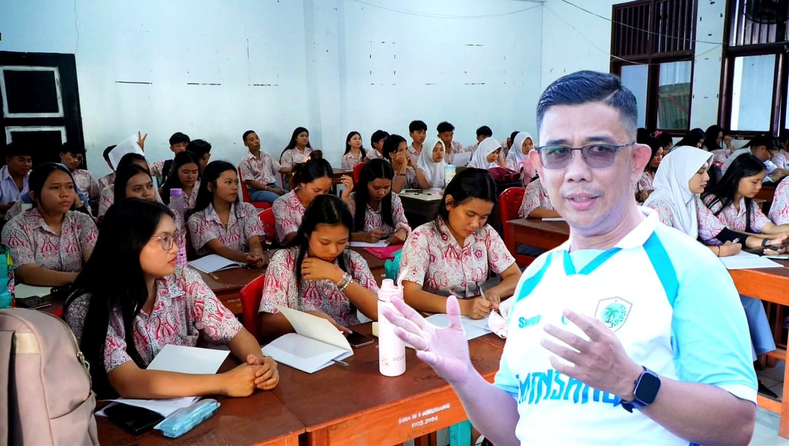 Kepala SMAN 1 Amurang Swingly Liow gelar pelaksanaan program bimbel maraton 8 minggu persiapan TKA 2026. (Foto: Istimewa)