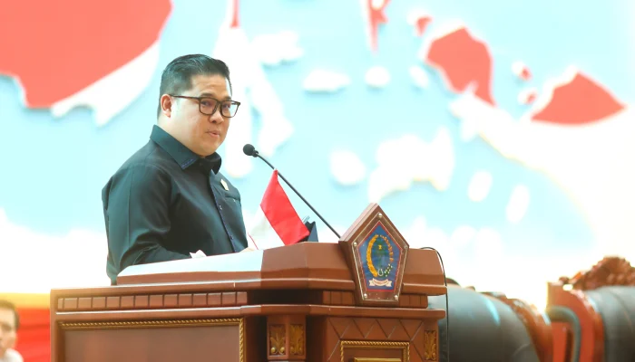 Bawakan Pantun Komando, Billy Lombok Suarakan Aspirasi Warga Minsel-Mitra di Paripurna DPRD