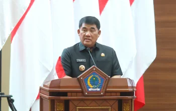 Gubernur Sulawesi Utara, Mayjen TNI (Purn) Yulius Selvanus SE saat Rapat Paripurna Penyampaian Ranperda APBD Perubahan di DPRD Sulut, Senin (14/9/2026). (Foto: Istimewa)