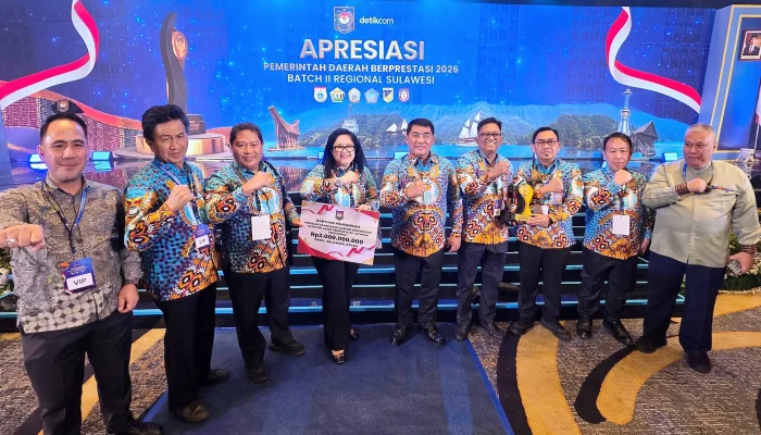 Kado HUT ke-62 Sulut, Gubernur Yulius Terima Penghargaan Terbaik 1 Akses Layanan Pendidikan