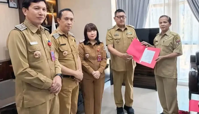Gantikan Kamang, FDW -TK Percayakan Aldy Tumanduk Plt. Camat Kumelembuai