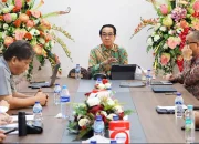 Pelaksana Tugas (Plt.) Rektor UNSRAT, Prof. Dr. Ir. Jamaluddin Jompa, M.Sc., saat memimpin Rapat Koordinasi Pimpinan bersama jajaran universitas di Manado, Jumat (25/9/2026). (Foto: Istimewa)