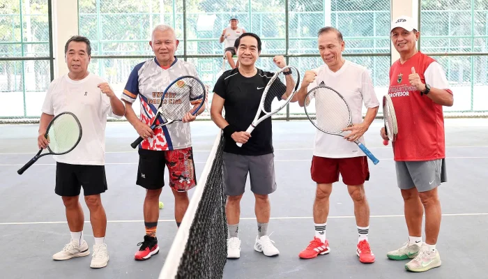 Sinergitas Akademik Lewat Olahraga, Plt Rektor UNSRAT Prof Jamaluddin Jompa Main Tenis Bareng Dosen