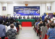 DIES NATALIS KE-62 FATEK UNSRAT: Momen kebersamaan pimpinan dan sivitas akademika dalam perayaan puncak bertema 'Sustainable Engineering', Kamis (24/9). (Foto: Istimewa)
