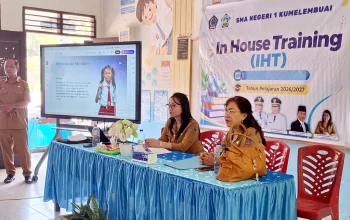 Suasana kegiatan In House Training (IHT) SMA Negeri 1 Kumelembuai saat mengevaluasi hasil Tes Kemampuan Akademik (TKA) guna memperkuat strategi belajar siswa. (Foto: untuk SUDARA.ID)