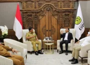 Pertemuan Gubernur Sulut Yulius Selvanus dan Menteri ESDM Bahlil Lahadalia di Jakarta, membahas percepatan legalitas tambang rakyat demi keadilan ekonomi di Bumi Nyiur Melambai. (Foto: Istimewa)