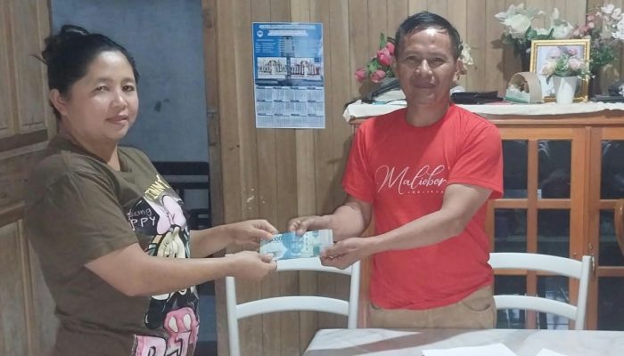Pemdes Liandok Salurkan Tunjangan Kader Posyandu