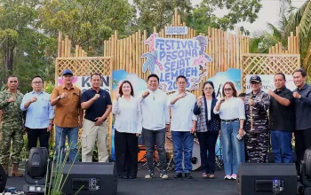 Suasana kebersamaan Walikota Bitung Hengky Honandar, Wawali Randito Maringka, dan Forkopimda dalam pembukaan FPSL 2026, Sabtu (3/10). (Foto: Istimewa)