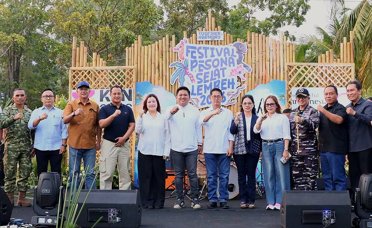 Suasana kebersamaan Walikota Bitung Hengky Honandar, Wawali Randito Maringka, dan Forkopimda dalam pembukaan FPSL 2026, Sabtu (3/10). (Foto: Istimewa)