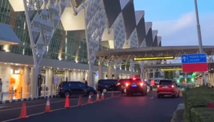 Api di Area Runway Padam, Bandara Sam Ratulangi Manado Kembali Beroperasi Normal