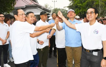 Momen kebersamaan Plt. Rektor UNSRAT Prof. Jamaluddin Jompa dan Wagub Sulut Victor Mailangkay bersama jajaran Forkopimda dan mitra strategis pada pembukaan Dies Natalis ke-65 UNSRAT, Jumat (9/10). (Foto: Istimewa)