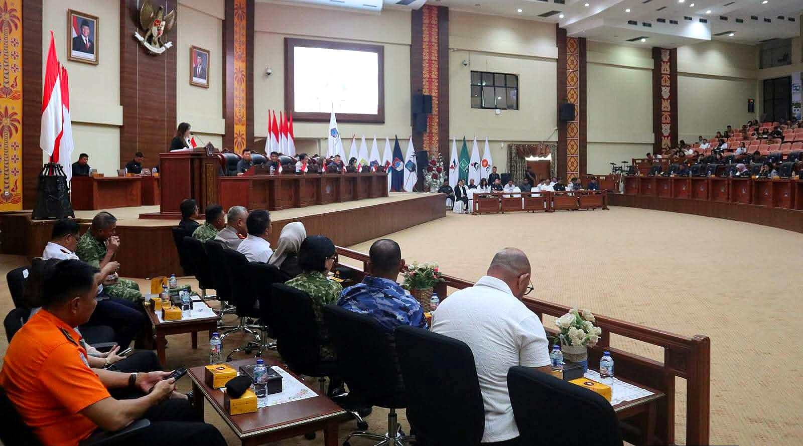 Rapat Paripurna tentang Ranperda Pemberdayaan Perempuan dan Perlindungan Anak (P3A). Inisiatif strategis lembaga legislatif tersebut disampaikan dalam Rapat Paripurna DPRD Sulut yang digelar di Ruang Rapat Paripurna DPRD Prov. Sulut, Senin (19/10/2026). (Foto: Istimewa)
