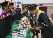 Prosesi wisuda oleh Pelaksana Tugas (Plt) Rektor Unsrat, Prof. Dr. Ir. Jamaluddin Jompa, M.Sc.,. (Foto: Istimewa)