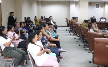 Warga Makawidey Kota Bitung di DPRD Sulut. (Foto: Istimewa)