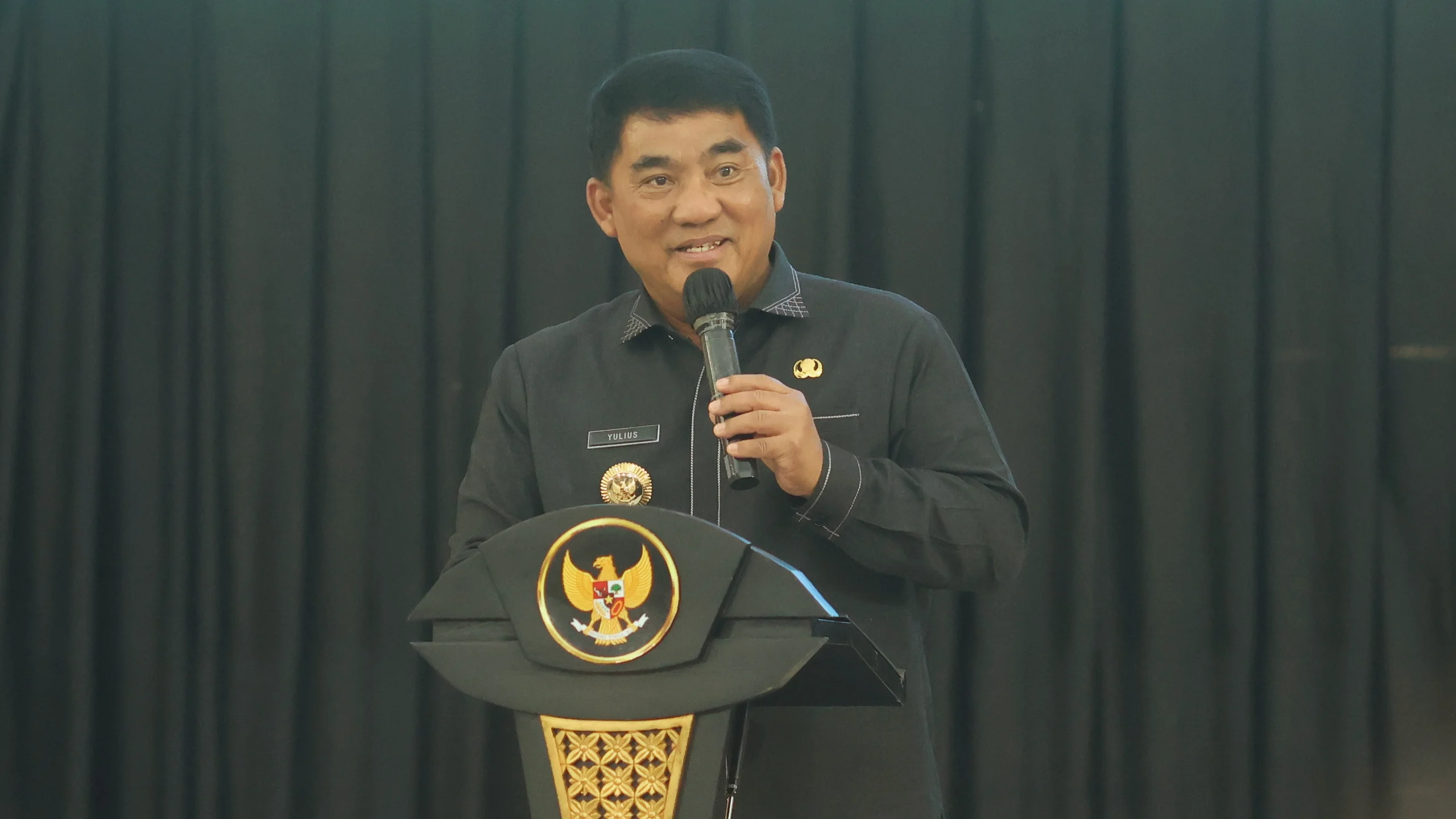 Gubernur Sulut Yulius Selvanus memberikan sambutan pada pelantikan DPC HNSI se-Sulawesi Utara di Manado, Rabu (28/10/2026). (Foto: Istimewa)